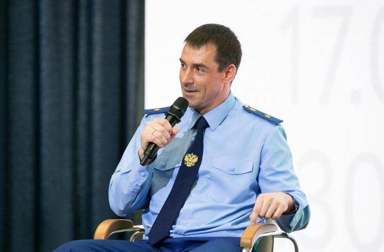 Прокурор региона Сергей Ломакин провел встречу со студентами-юристами
